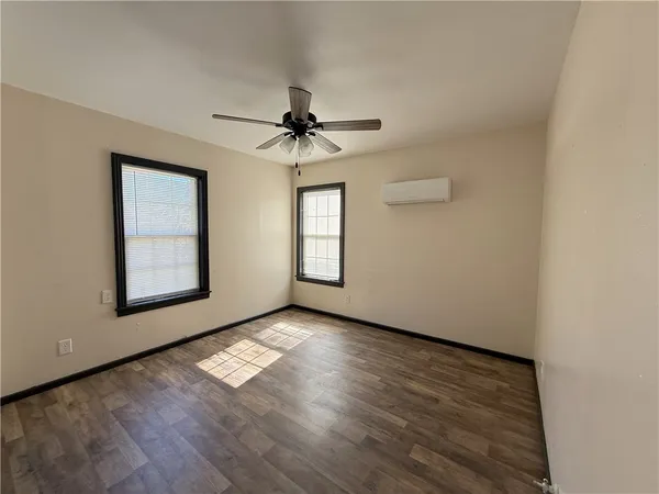 $1,250 | 321 South Wanda Drive, Kingsville, TX 78363