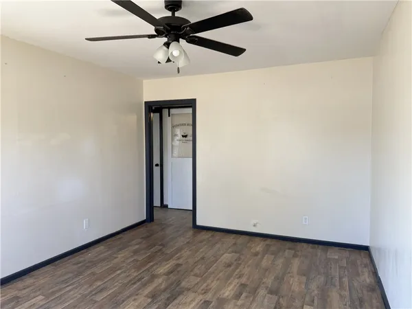$1,250 | 321 South Wanda Drive, Kingsville, TX 78363