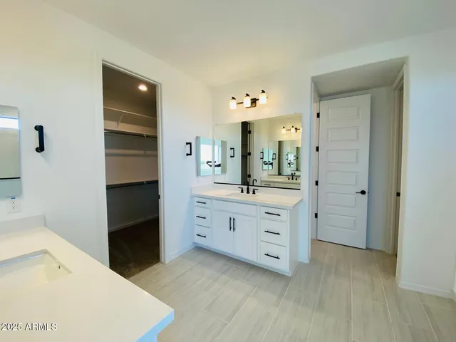 a view of entryway with a small yard