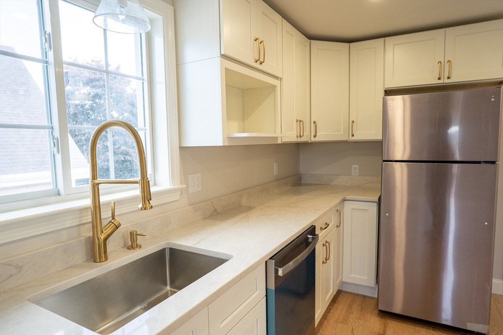 26 Carlton Street, Unit 3 Peabody, MA 01960 - Photo 12 of 21