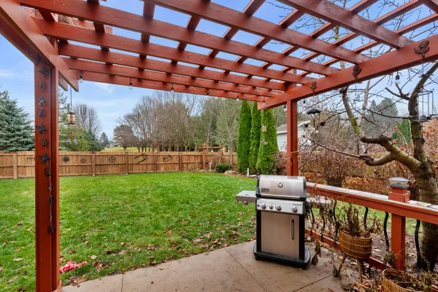 $469,900 | 226 Beatrice Drive, Hartford, WI 53027