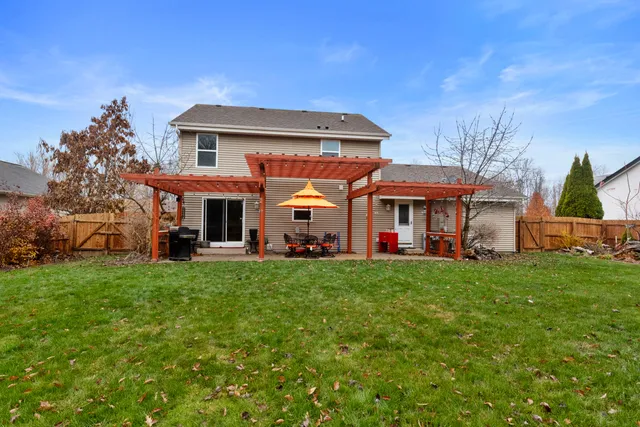 $469,900 | 226 Beatrice Drive, Hartford, WI 53027