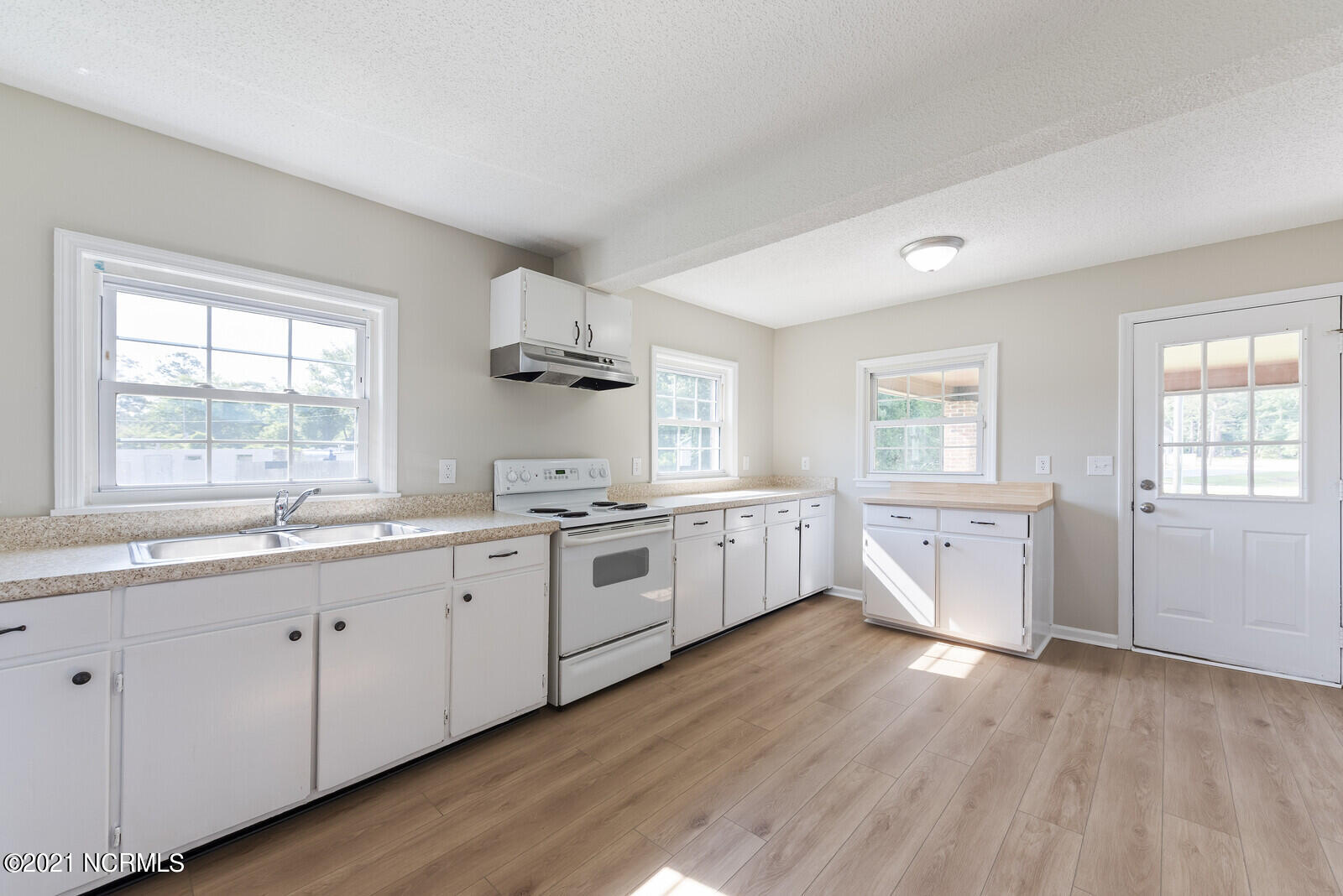 102 Tar Landing Road Holly Ridge, NC 28445 - Photo 15 of 28 15_Keller_Barry__DSC_0521_mls