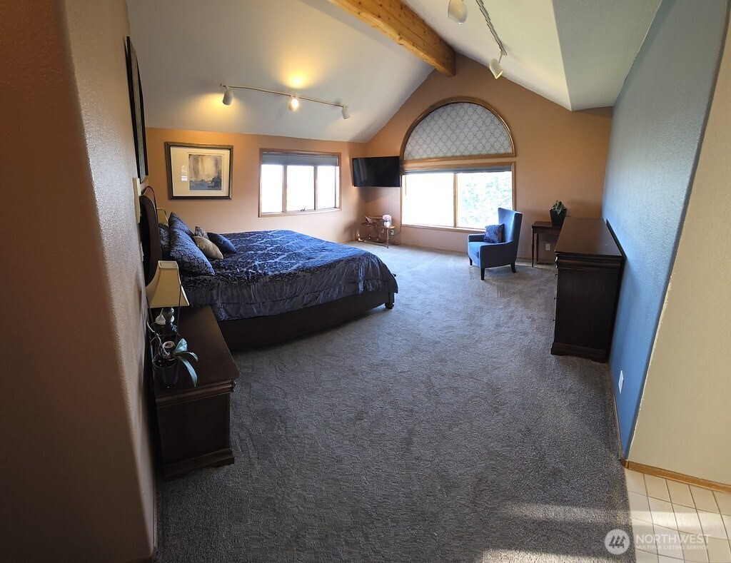 440 West Line Road Ephrata, WA 98823 - Photo 19 of 31 a bedroom with a bed and a large window