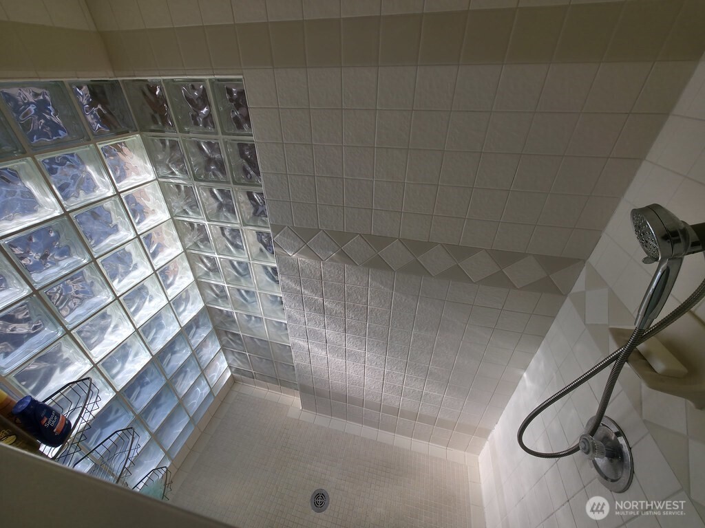 440 West Line Road Ephrata, WA 98823 - Photo 21 of 31 a bathroom with a shower