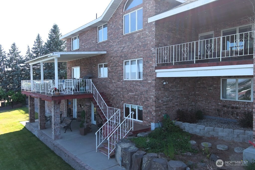 440 West Line Road Ephrata, WA 98823 - Photo 8 of 31 a front view of house with yard gallery and seating space