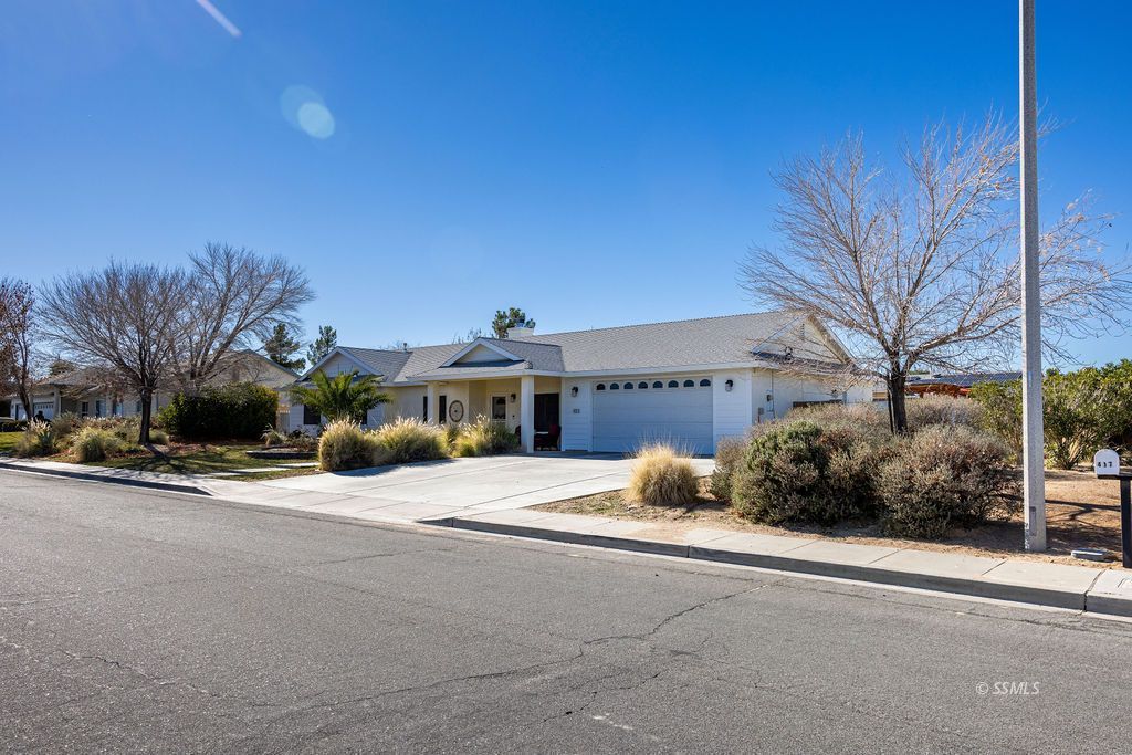 417 South Inyo Street Ridgecrest, CA 93555 - Photo 3 of 49