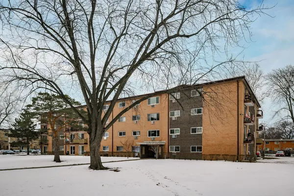 $148,000 | 1019 North Boxwood Drive, Unit 107, Mount Prospect, IL 60056