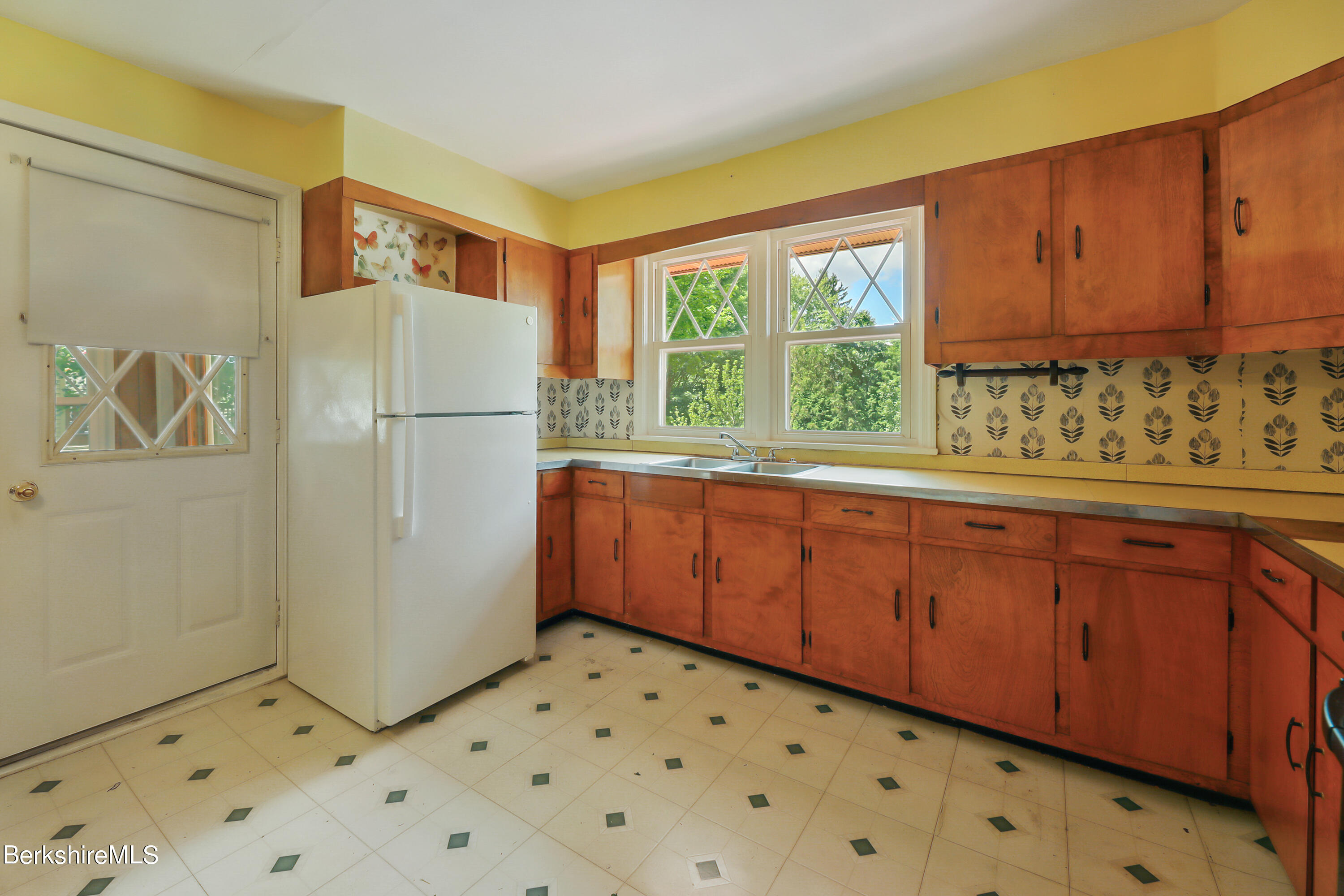 385 East Street Lee, MA 01238 - Photo 8 of 30 45 Kitchen