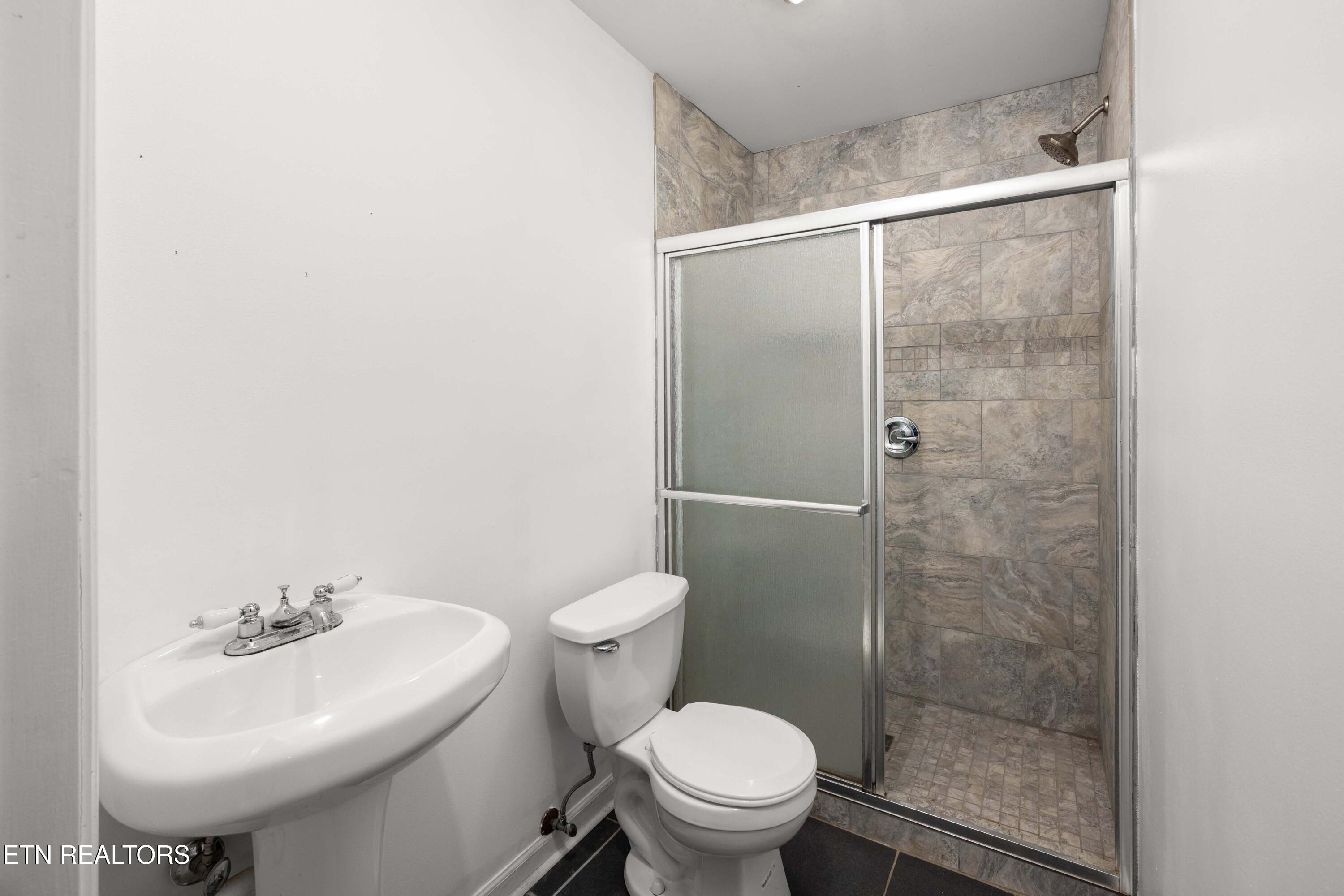 213 Whippoorwill Drive Oak Ridge, TN 37830 - Photo 29 of 42 5G4A4078