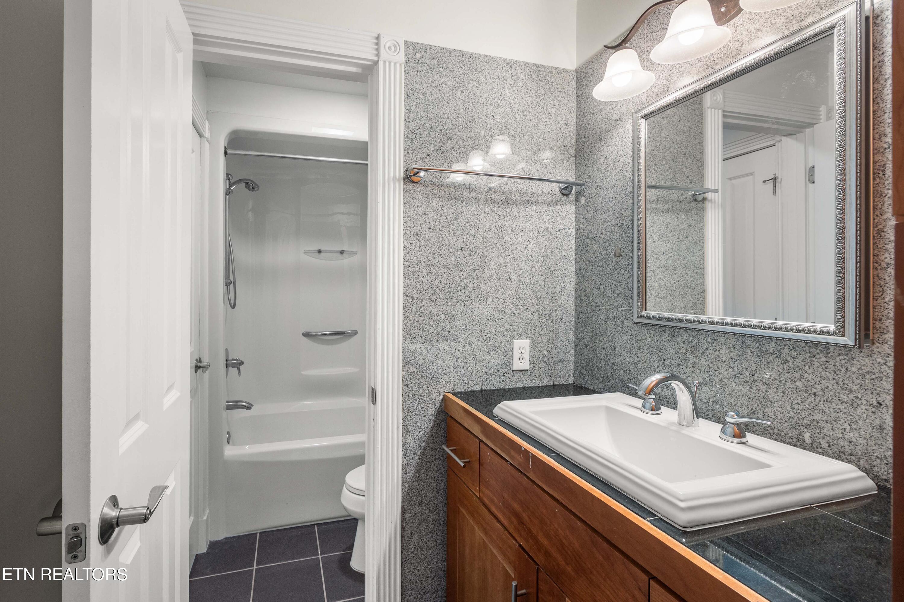 213 Whippoorwill Drive Oak Ridge, TN 37830 - Photo 32 of 42 5G4A4099