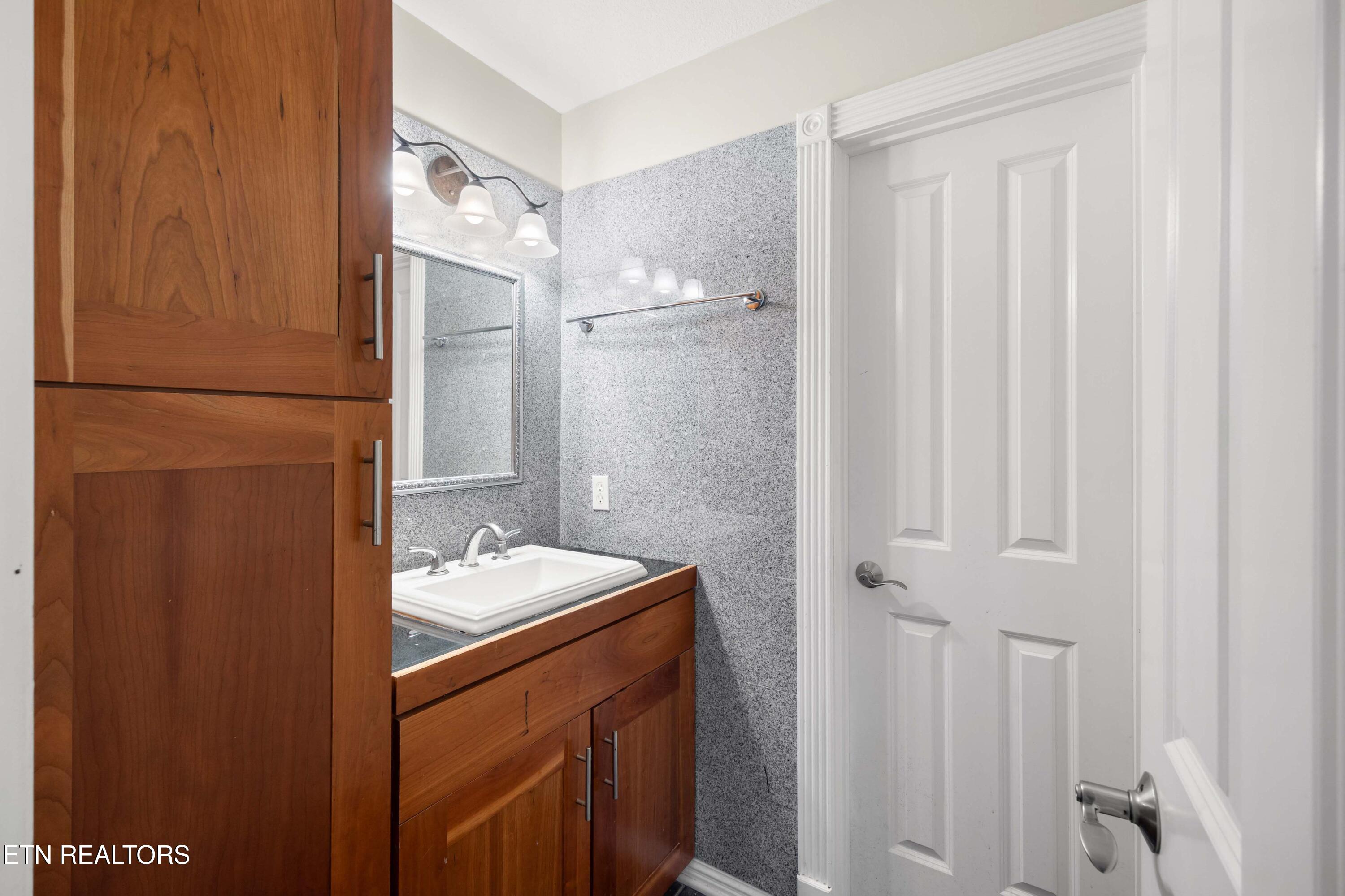 213 Whippoorwill Drive Oak Ridge, TN 37830 - Photo 35 of 42 5G4A4115