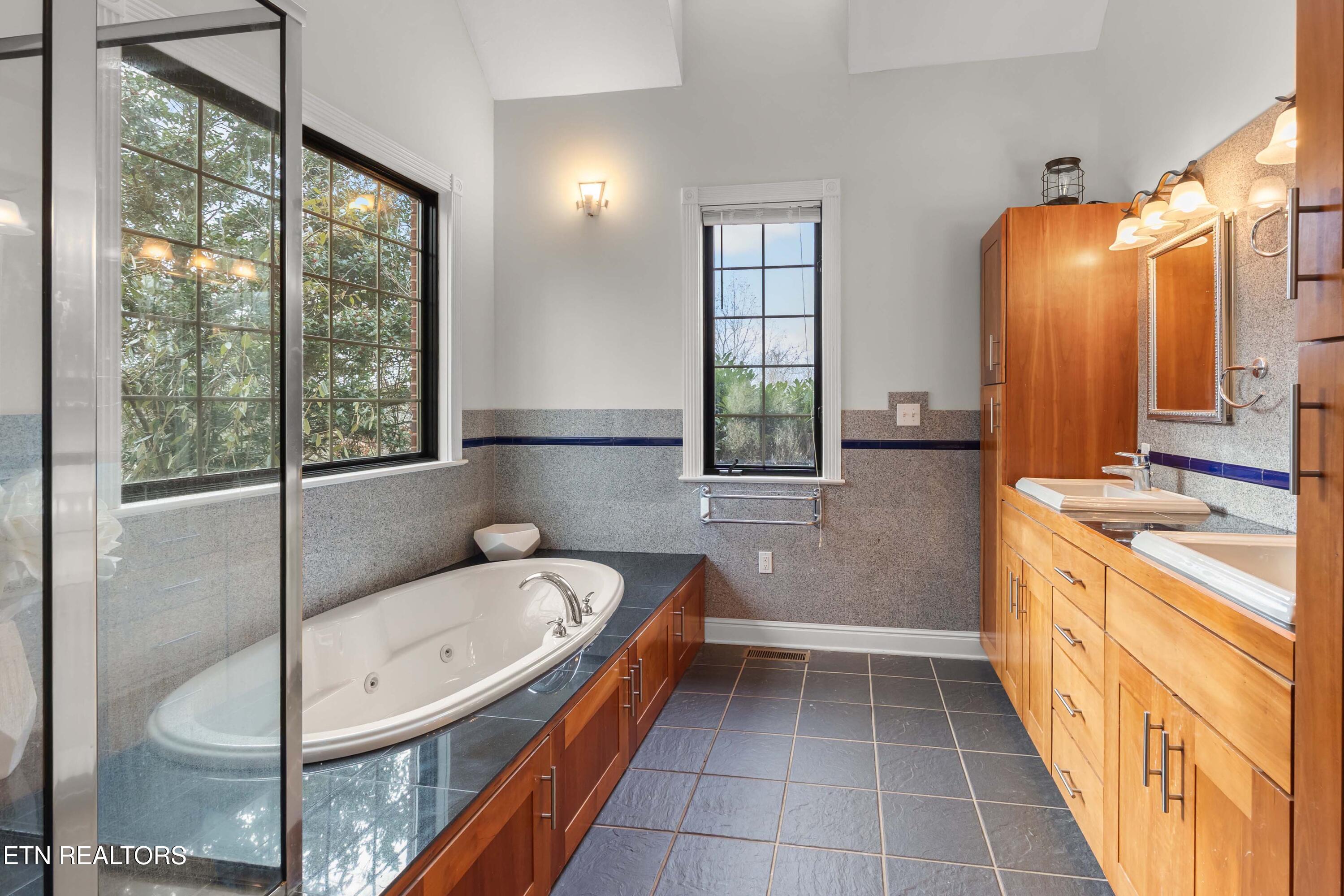 213 Whippoorwill Drive Oak Ridge, TN 37830 - Photo 9 of 42 5G4A3968