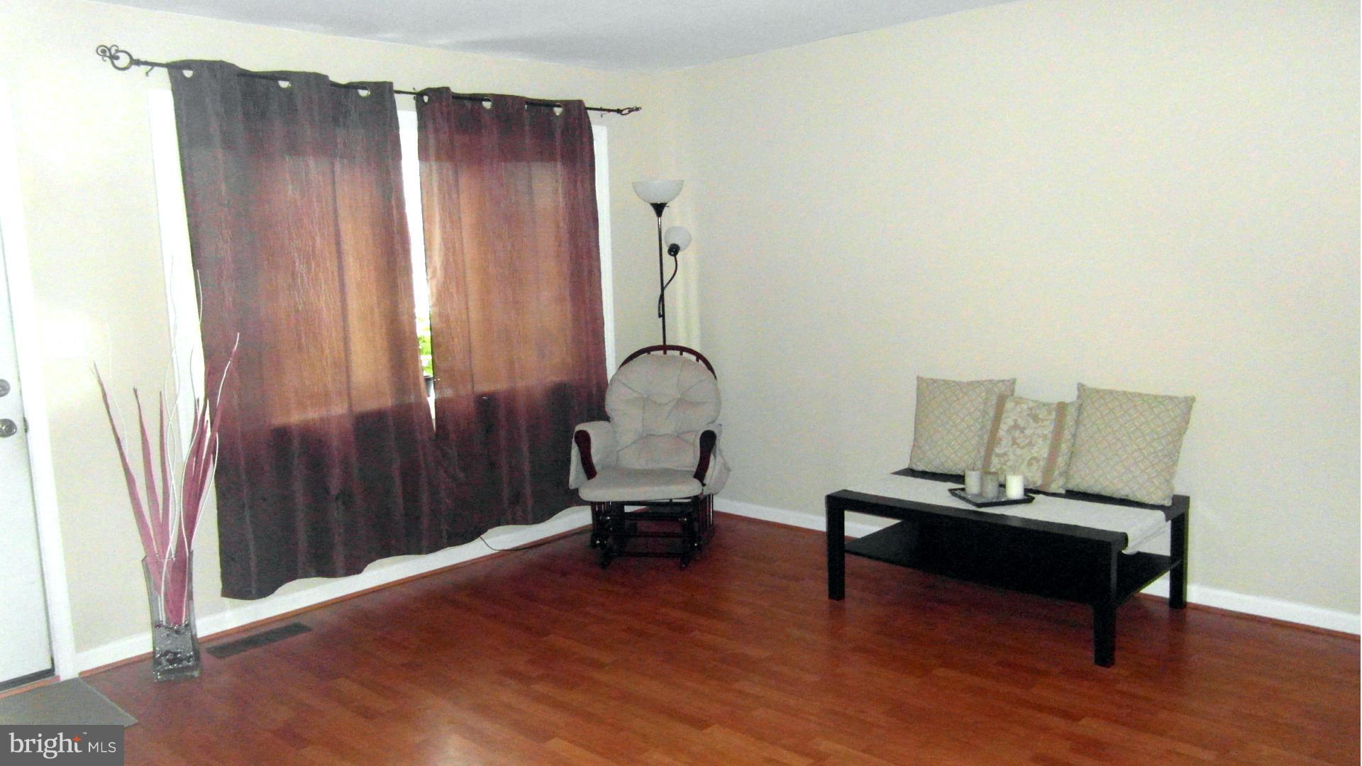 745 Seawall Road Baltimore, MD 21221 - Photo 6 of 29 Living Room