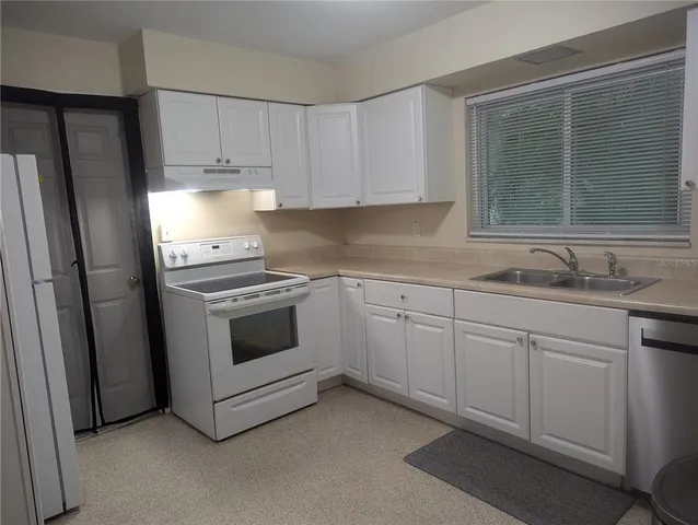 $1,995 | 85 Horton Circle, Sarasota, FL 34232