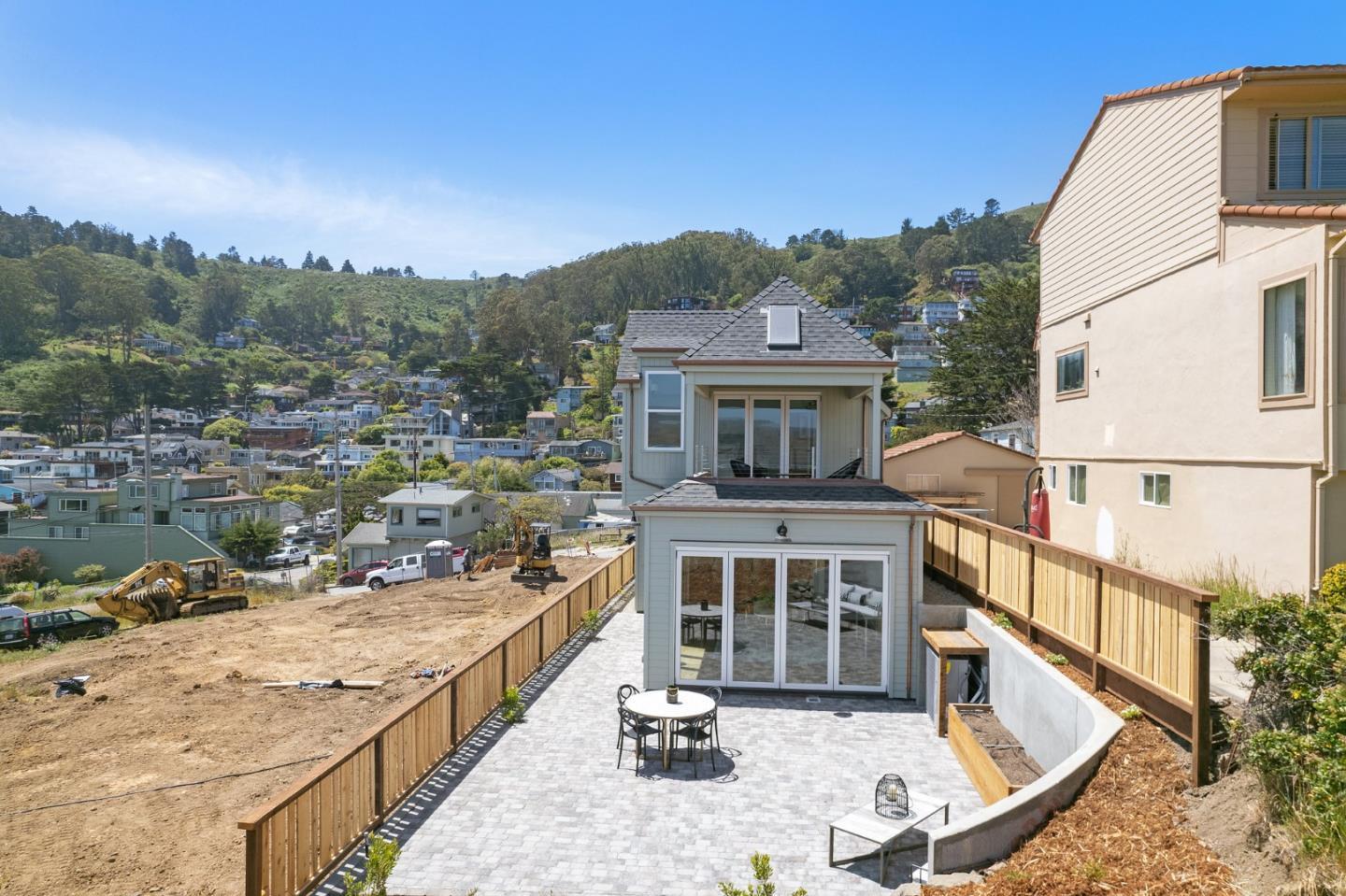 277 Kent Road Pacifica, CA 94044 - Photo 7 of 88
