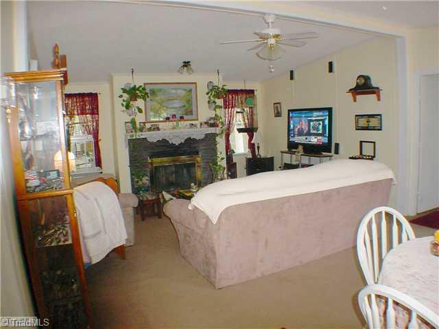 1125 Briggs Road Lexington, NC 27292 - Photo 3 of 9 Living Room.
