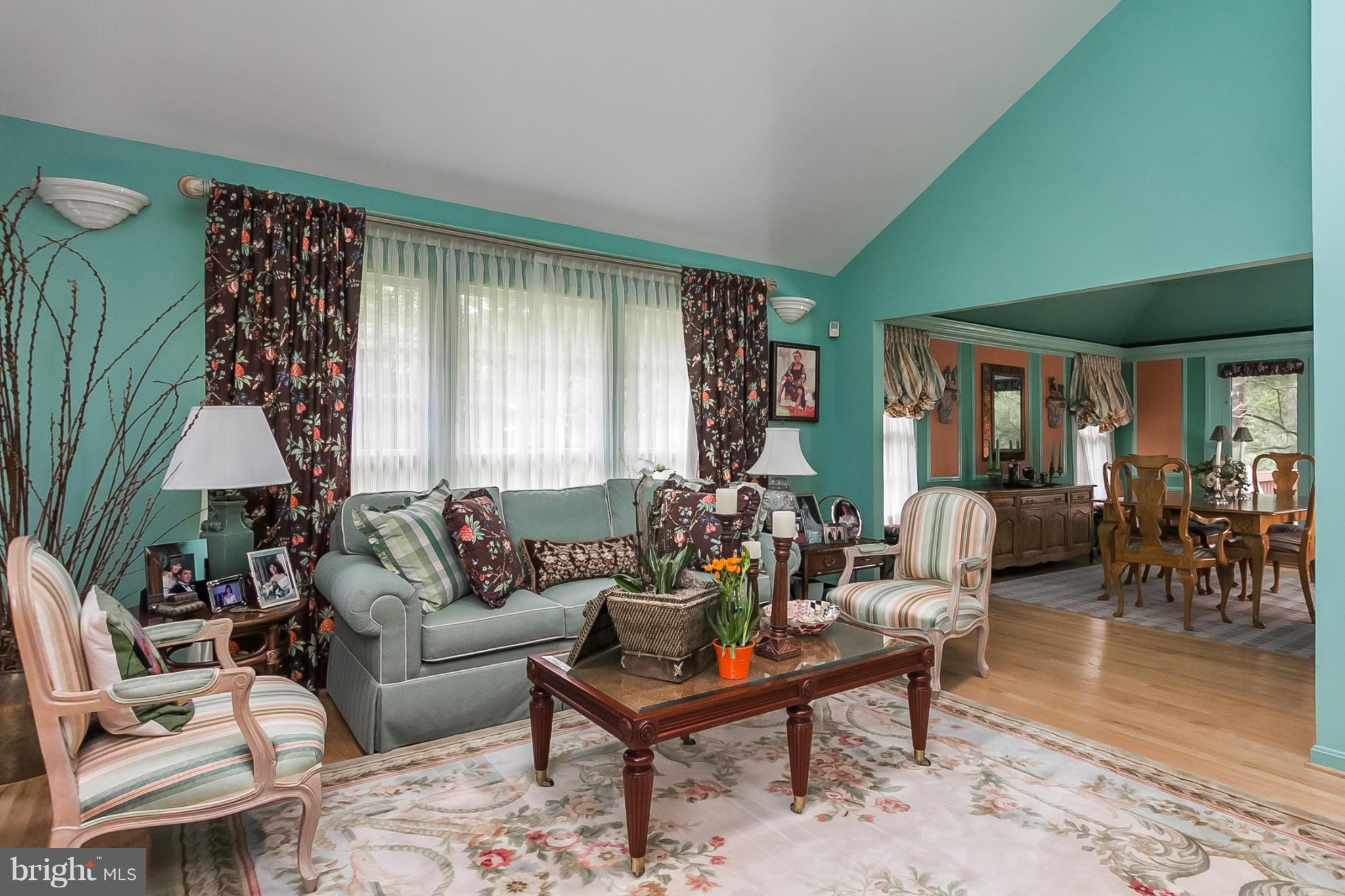 47 Raisin Tree Circle Pikesville, MD 21208 - Photo 3 of 30 Living Room