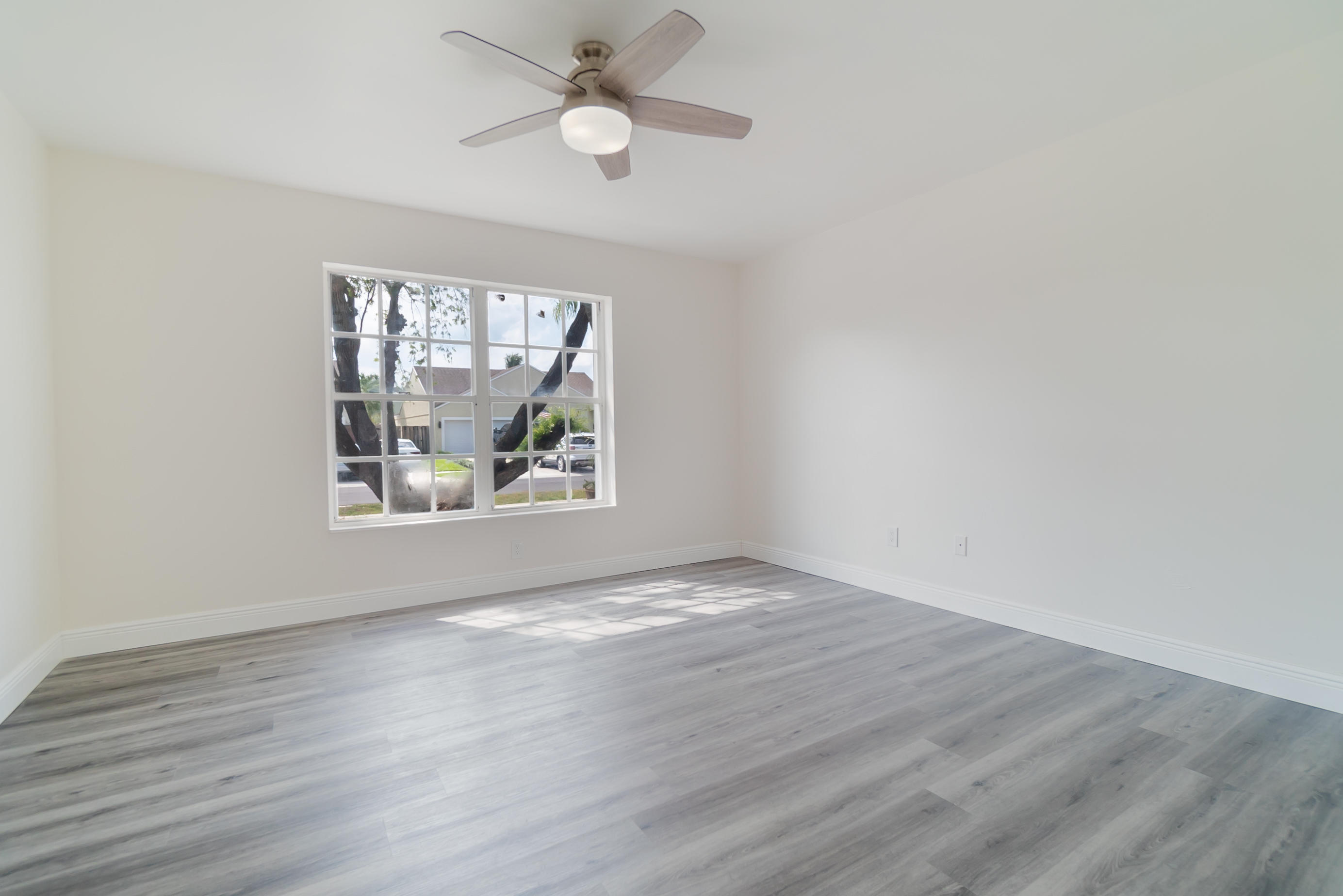 23040 Floralwood Lane Boca Raton, FL 33433 - Photo 20 of 31 14