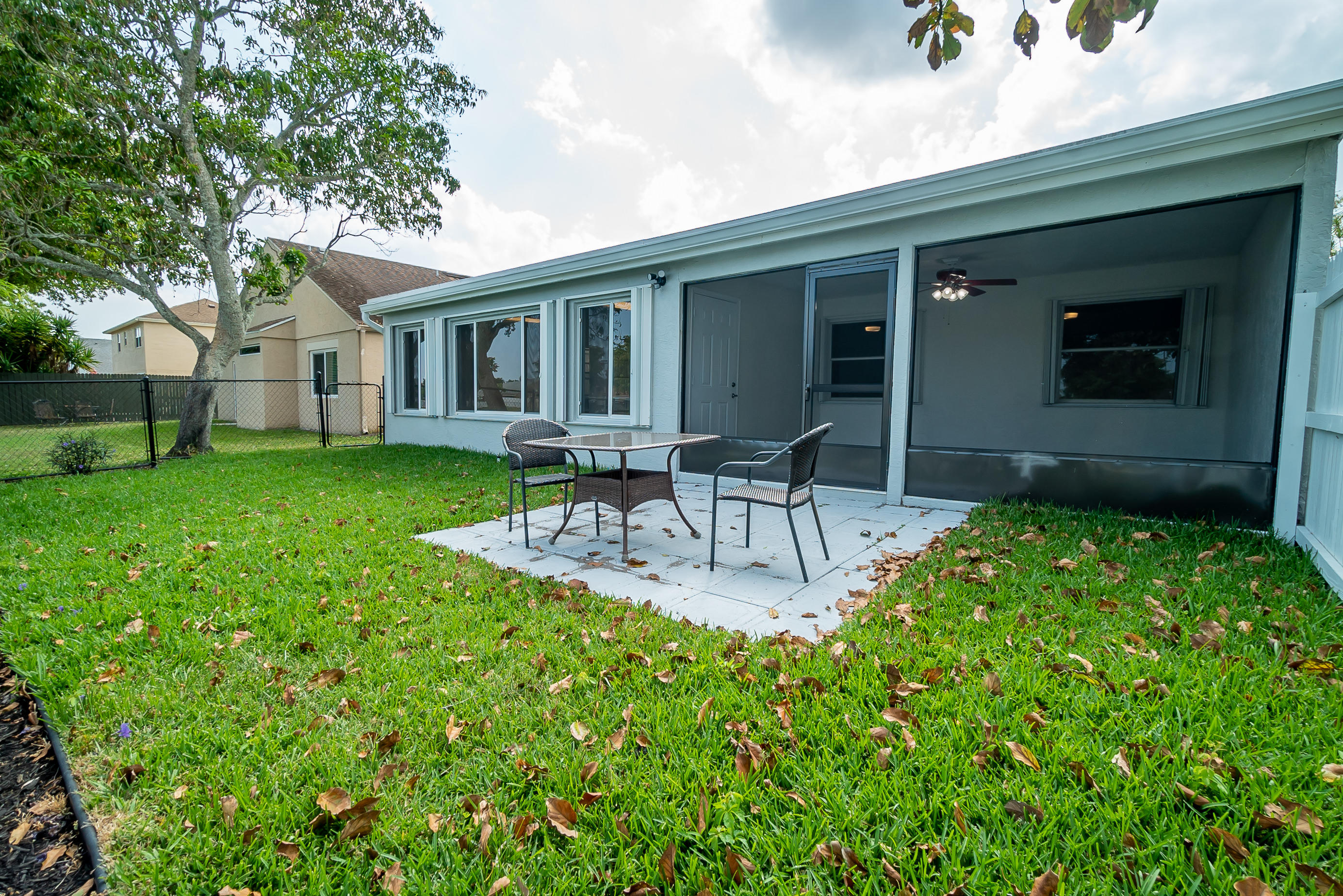 23040 Floralwood Lane Boca Raton, FL 33433 - Photo 28 of 31 29