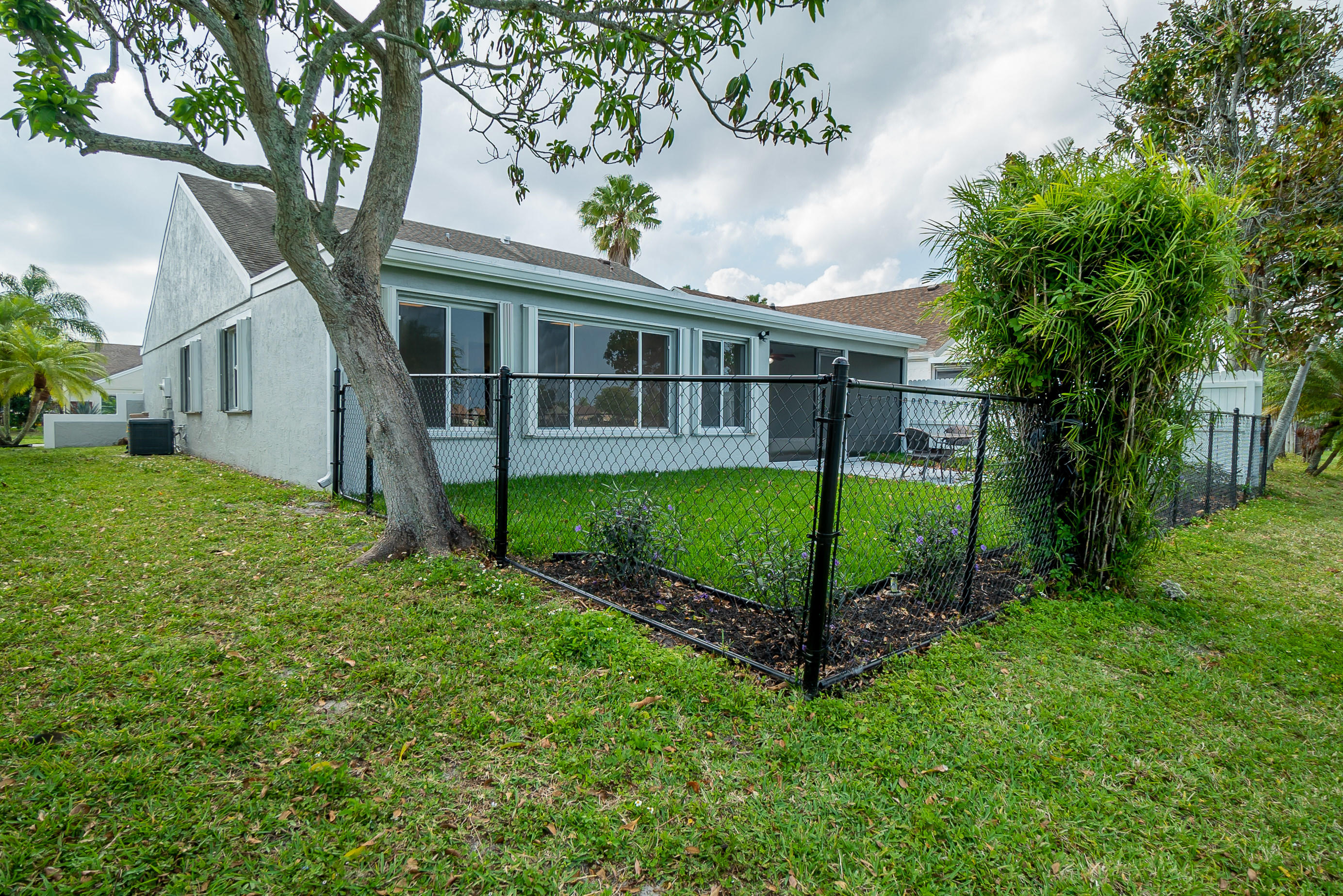 23040 Floralwood Lane Boca Raton, FL 33433 - Photo 29 of 31 30