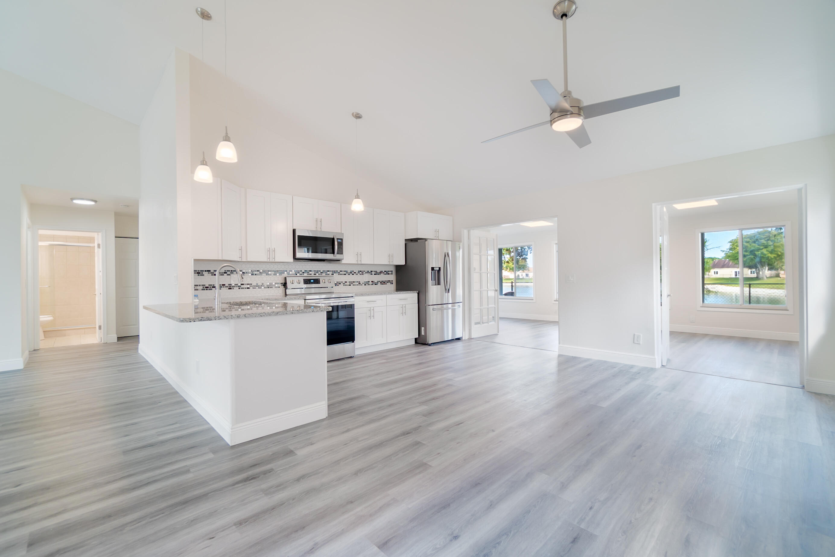 23040 Floralwood Lane Boca Raton, FL 33433 - Photo 4 of 31 18