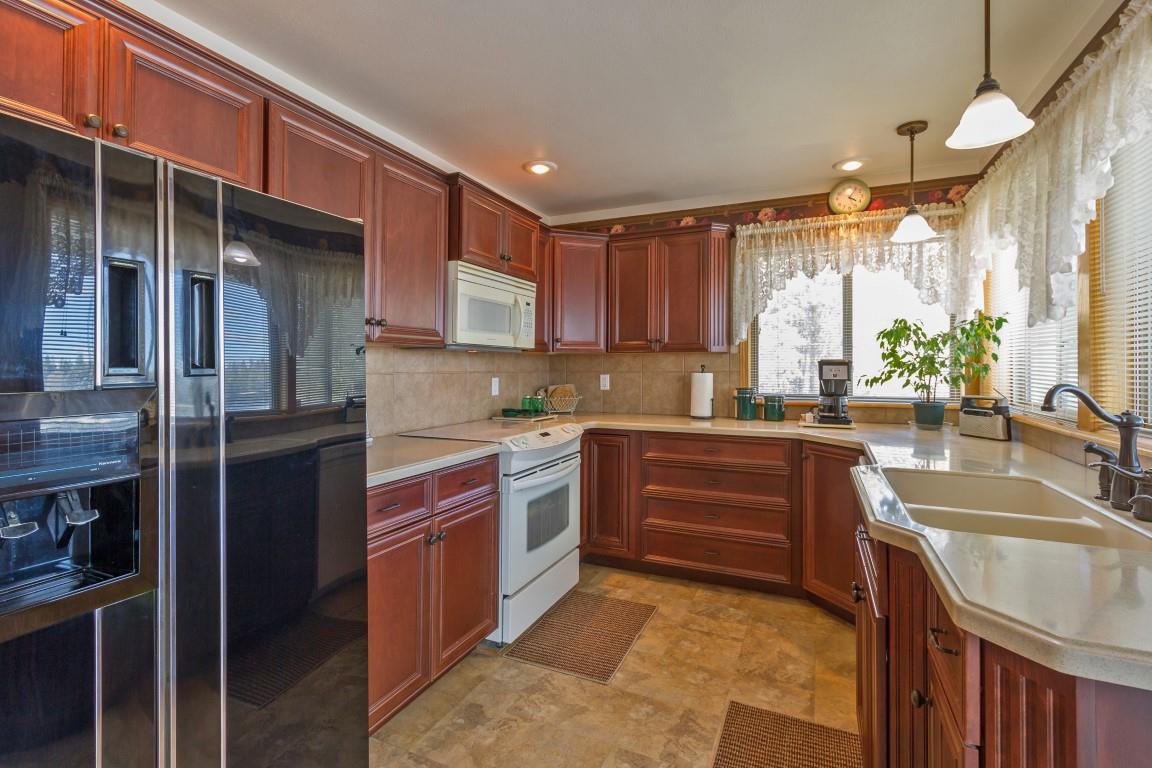 4784 Whittier Road Clayton, WA 99110 - Photo 7 of 20