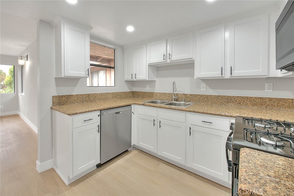 1333 Massachusetts Avenue, Unit 201 Riverside, CA 92507 - Photo 15 of 30