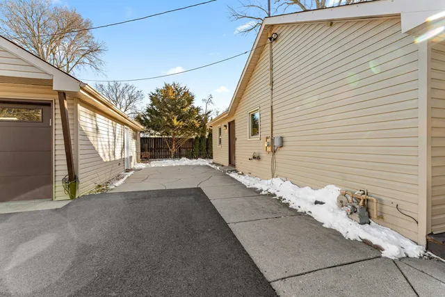 $379,000 | 425 Grove Street, Wood Dale, IL 60191