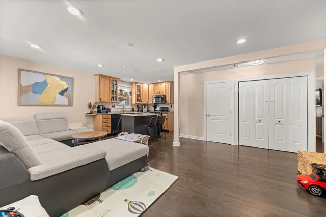 $379,000 | 425 Grove Street, Wood Dale, IL 60191