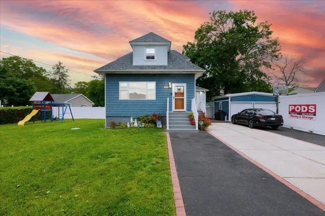 $640,000 | 545 Mount Avenue, West Babylon, NY 11704