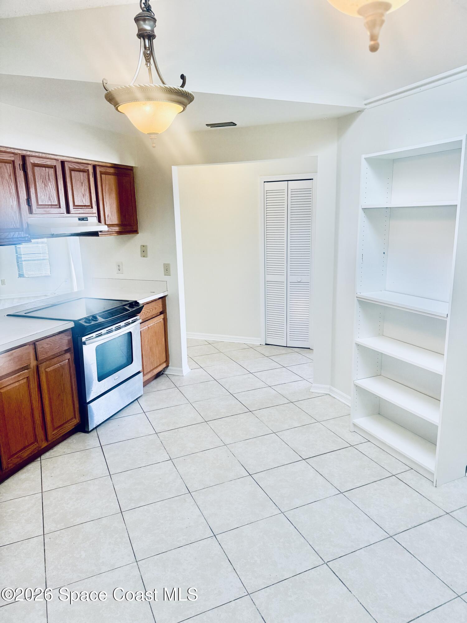 4795 Riverside Road Palm Shores, FL 32935 - Photo 11 of 33 a view of a livingroom with kitchen and furniture