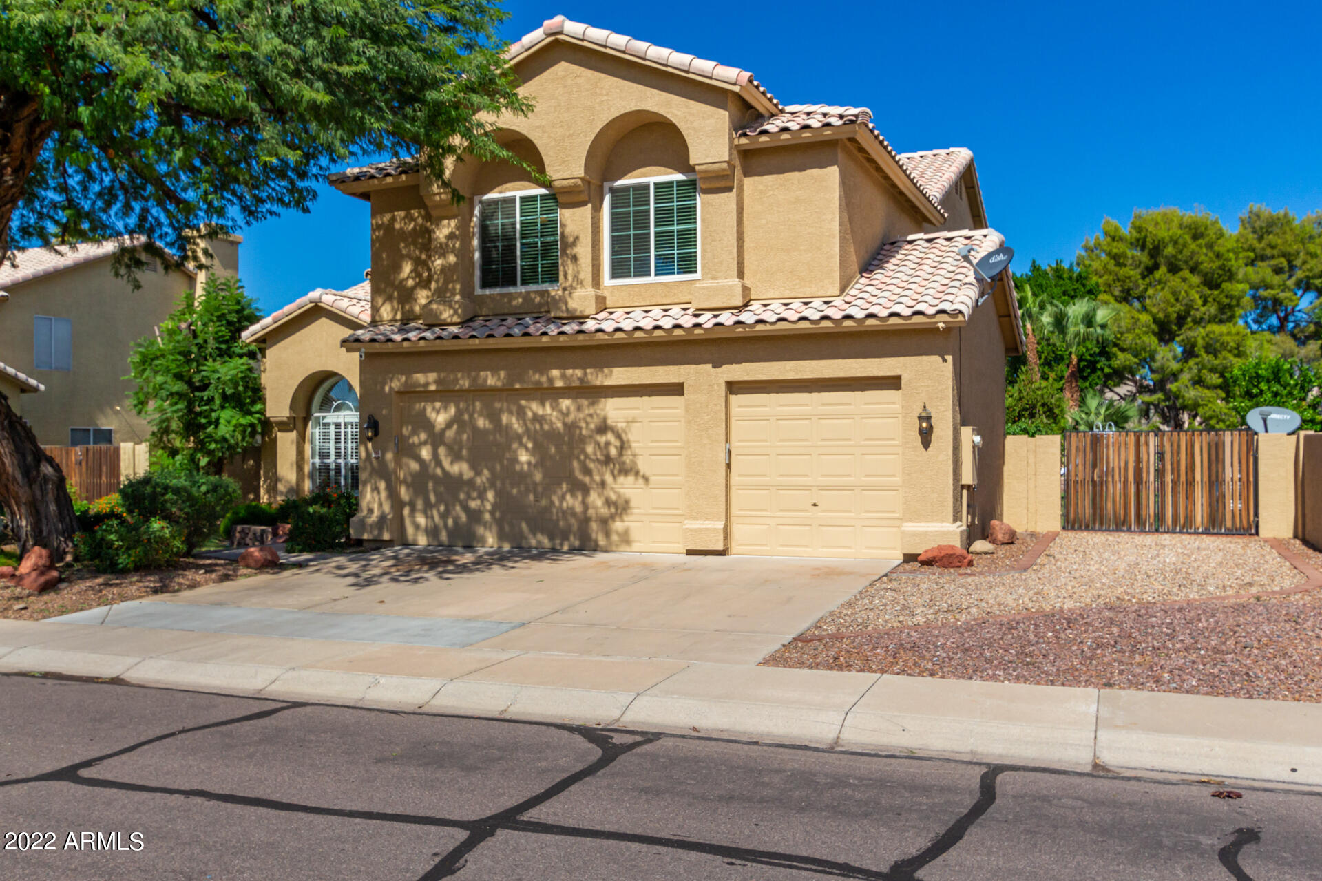 910 West Kathleen Road Phoenix, AZ 85023 - Photo 3 of 42 0005-05-Kathleen