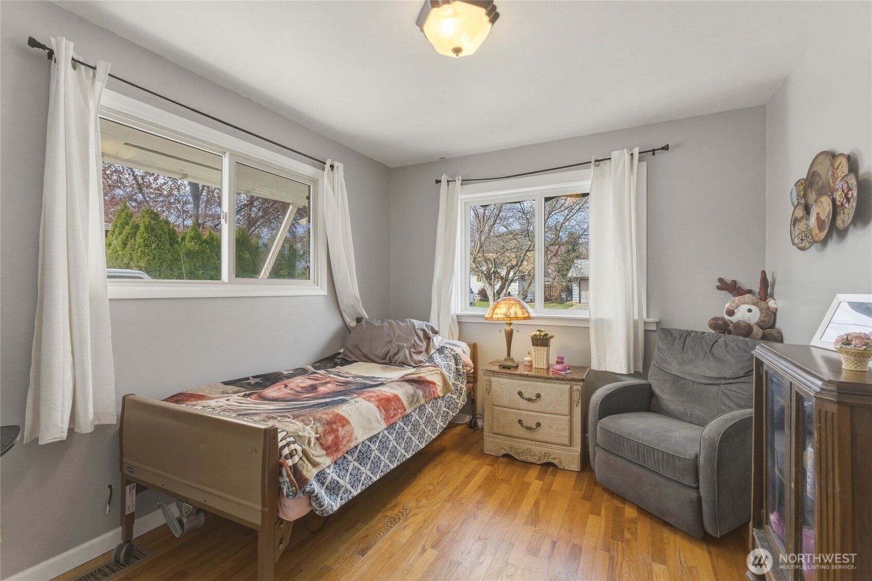 33 North Furney Street Wenatchee, WA 98801 - Photo 13 of 30 a bedroom with a bed and a couch with window