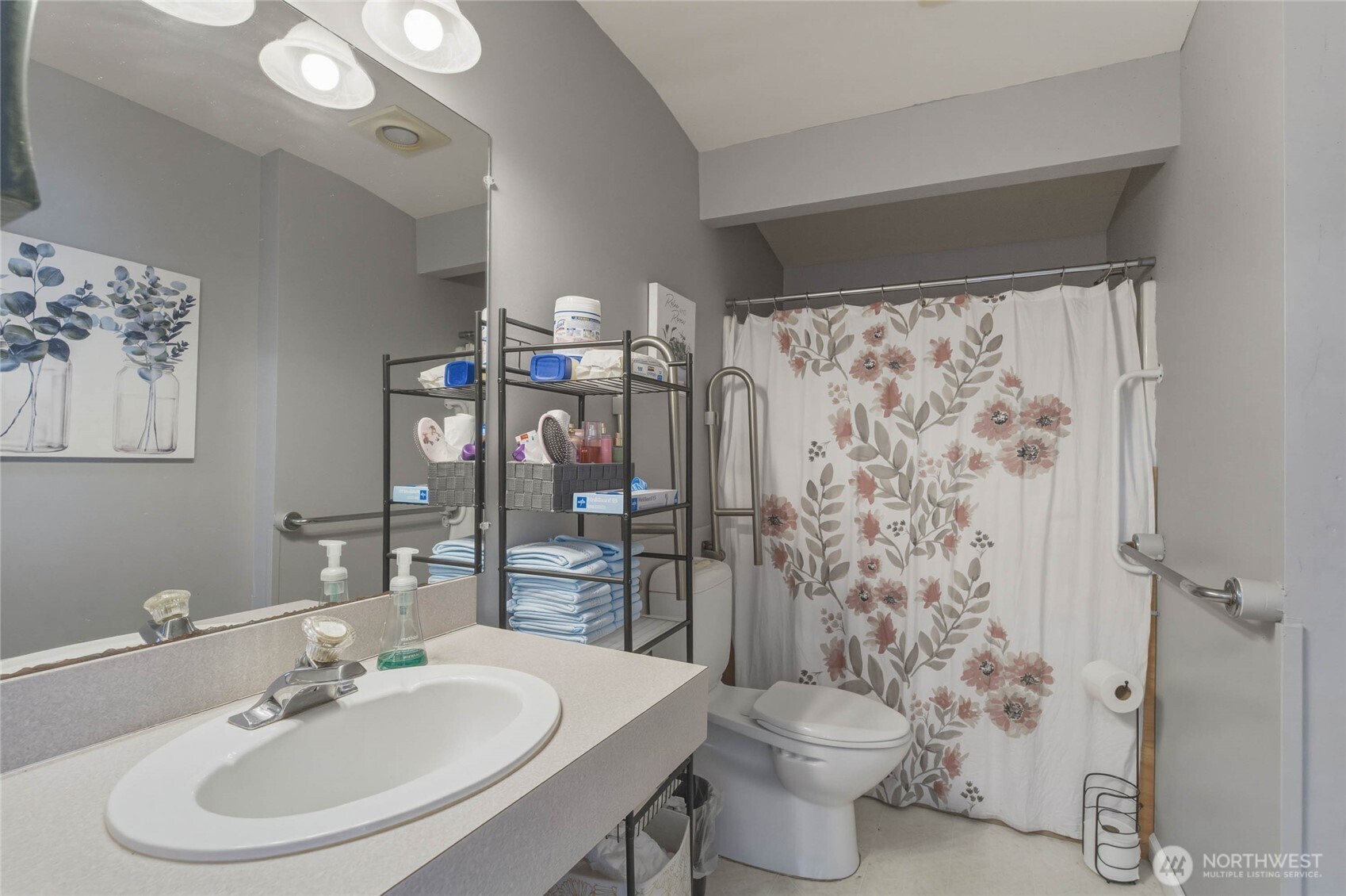 33 North Furney Street Wenatchee, WA 98801 - Photo 14 of 30 a bathroom with a sink toilet and shower