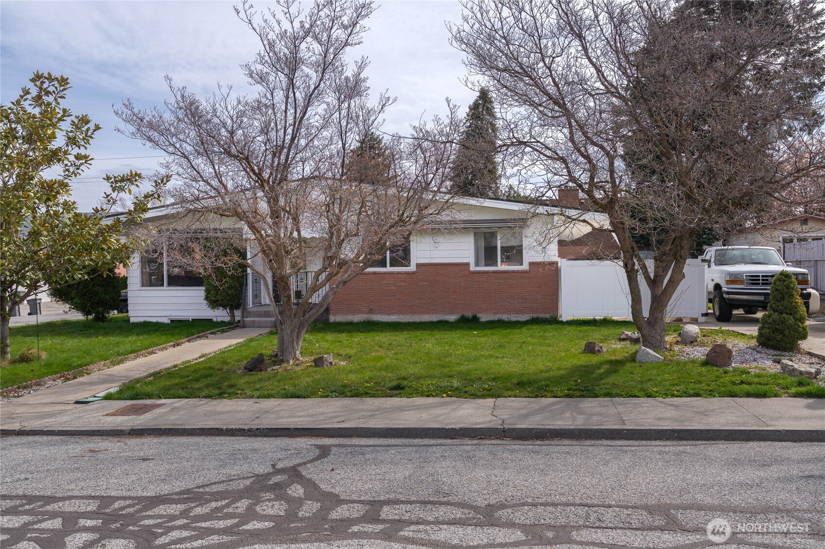 33 North Furney Street Wenatchee, WA 98801 - Photo 2 of 30 a front view of a house with a garden and trees