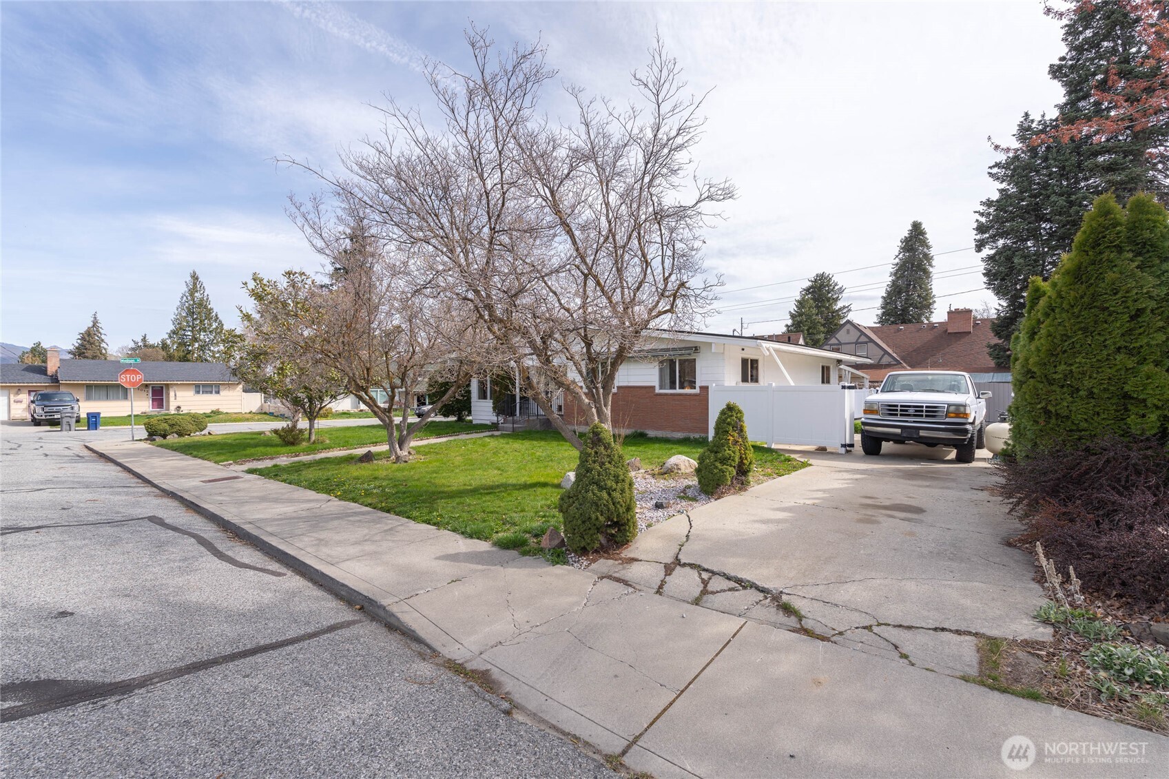 33 North Furney Street Wenatchee, WA 98801 - Photo 30 of 30 a front view of a house with a yard and garage