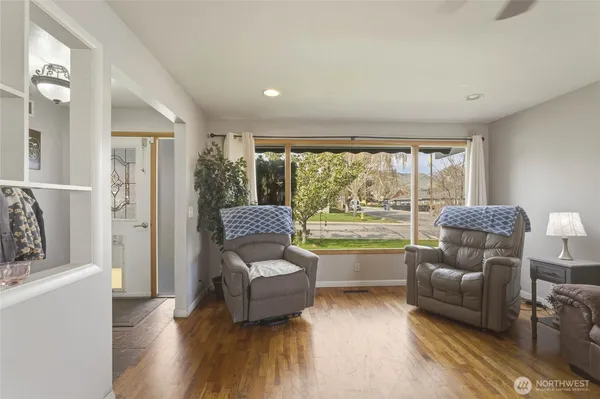 $599,000 | 33 North Furney Street, Wenatchee, WA 98801