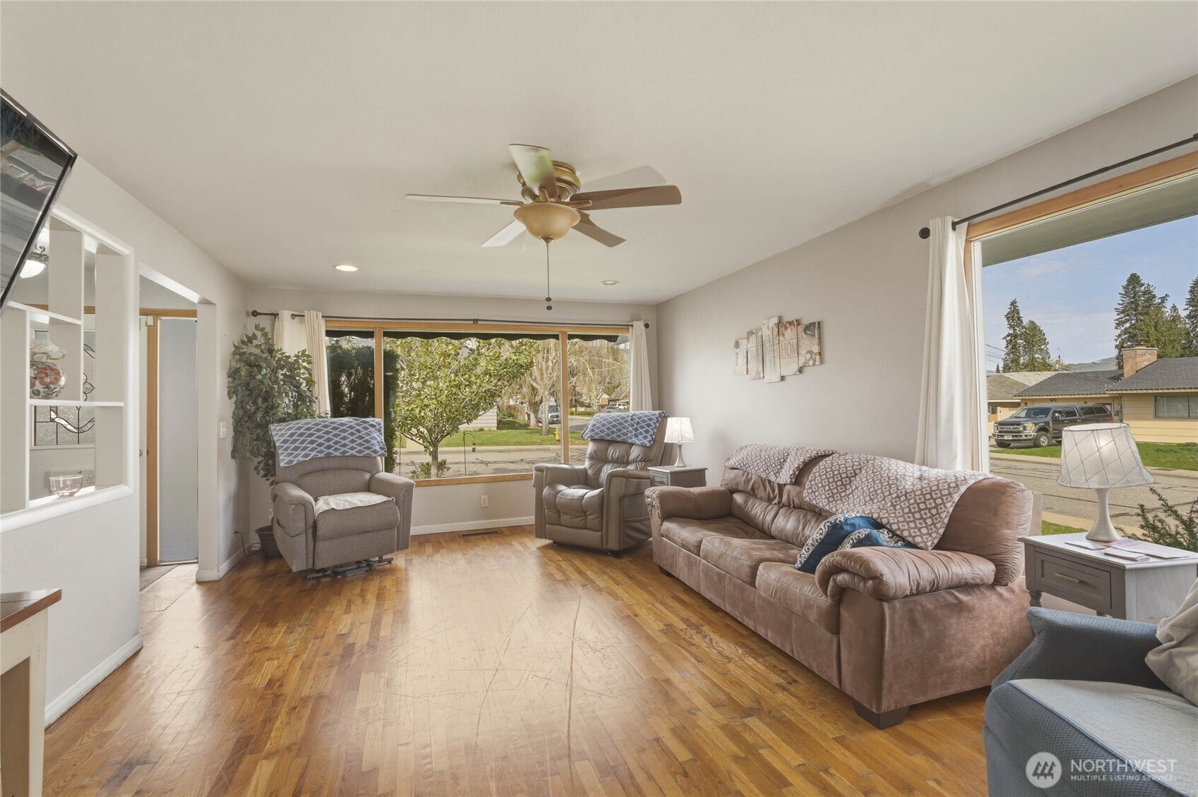 33 North Furney Street Wenatchee, WA 98801 - Photo 6 of 30 a living room with furniture and a large window