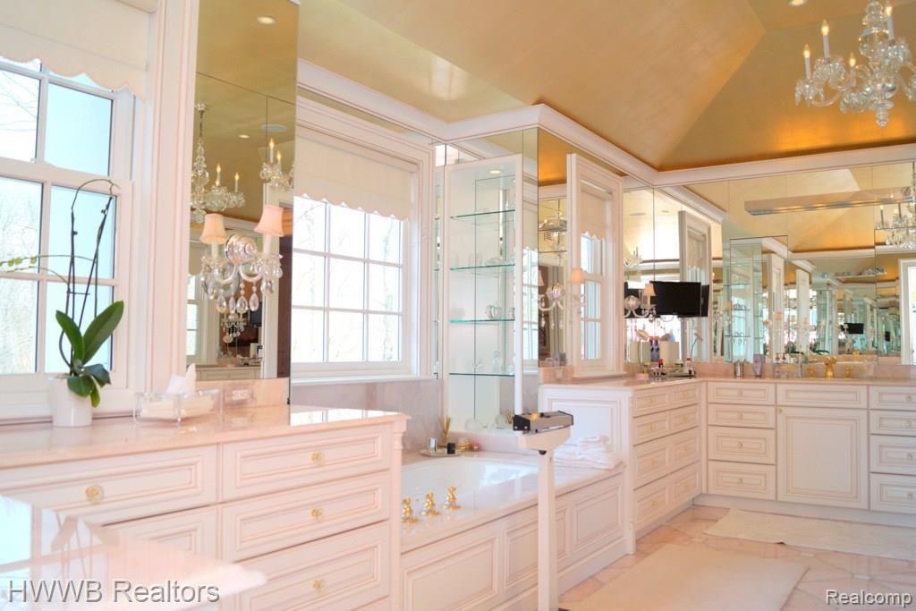 654 Rudgate Road Bloomfield Hills, MI 48304 - Photo 18 of 26 DSC06101.JPG