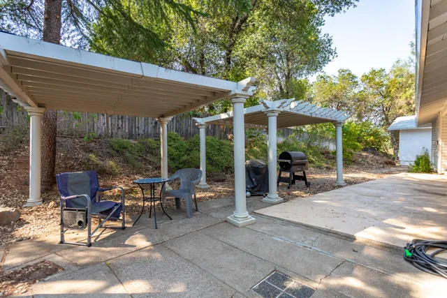 $599,000 | 19782 Old Oregon Trail North, Redding, CA 96003