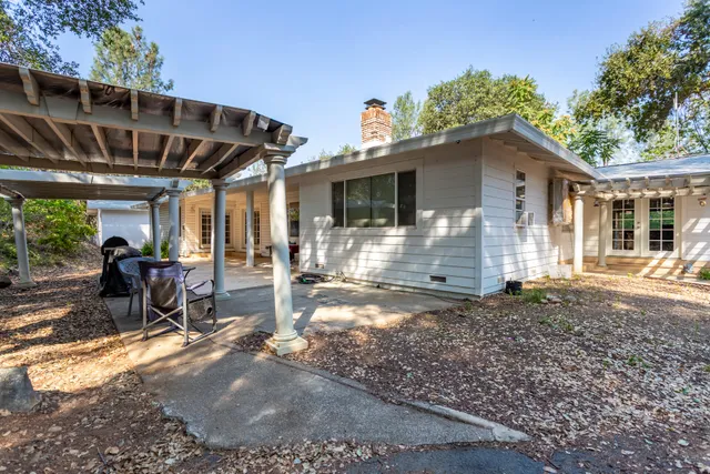 $599,000 | 19782 Old Oregon Trail North, Redding, CA 96003