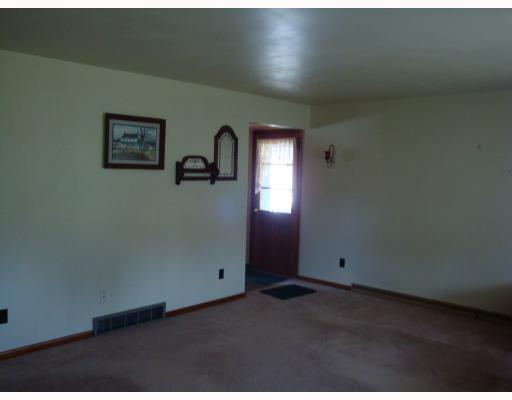 134 Johnetta Road Vandergrift, PA 15690 - Photo 7 of 17 Living Room.