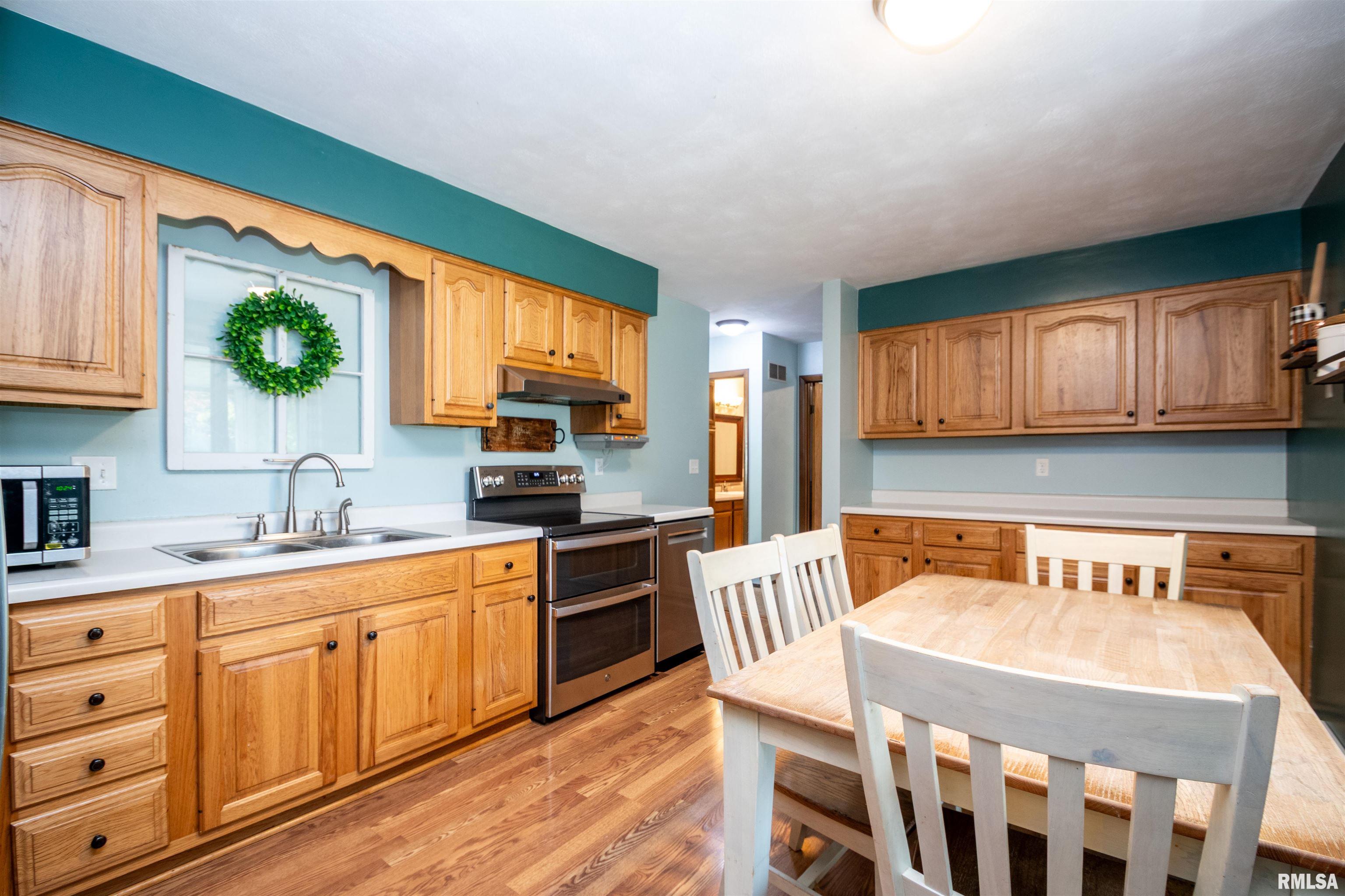 415 Ridgecrest Drive Washington, IL 61571 - Photo 11 of 32