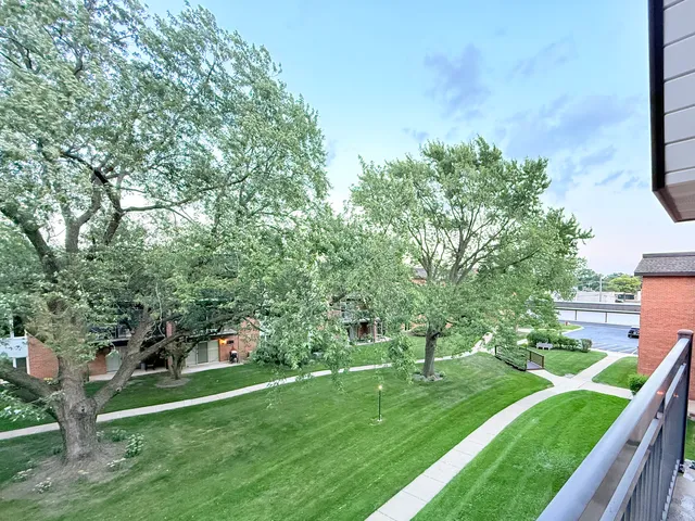 $210,000 | 4250 Saratoga Avenue, Unit L305, Downers Grove, IL 60515