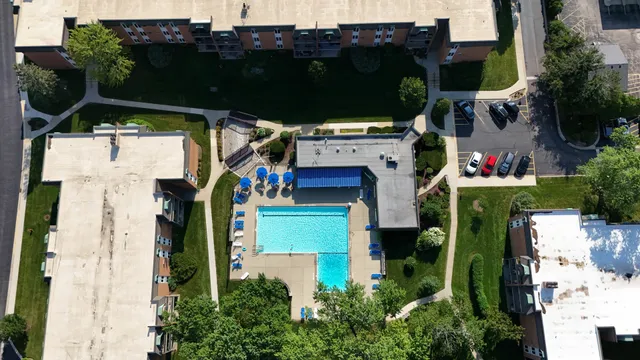 $210,000 | 4250 Saratoga Avenue, Unit L305, Downers Grove, IL 60515