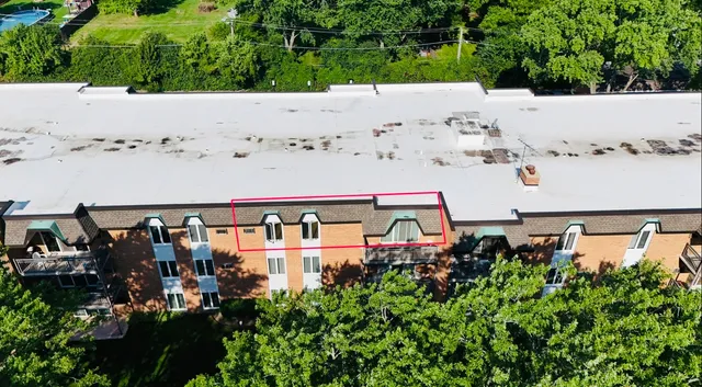 $210,000 | 4250 Saratoga Avenue, Unit L305, Downers Grove, IL 60515