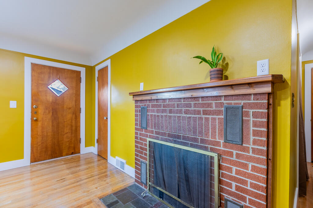 992 North Prospect Road Ypsilanti, MI 48198 - Photo 11 of 53 992 N Prospect Rd-14