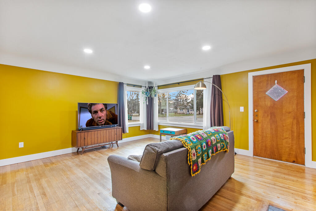 992 North Prospect Road Ypsilanti, MI 48198 - Photo 12 of 53 992 N Prospect Rd-16