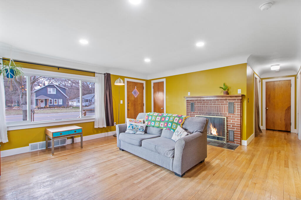 992 North Prospect Road Ypsilanti, MI 48198 - Photo 13 of 53 992 N Prospect Rd-15